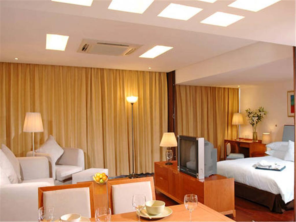 Gloria Plaza Hotel Kangqiao Шанхай Экстерьер фото