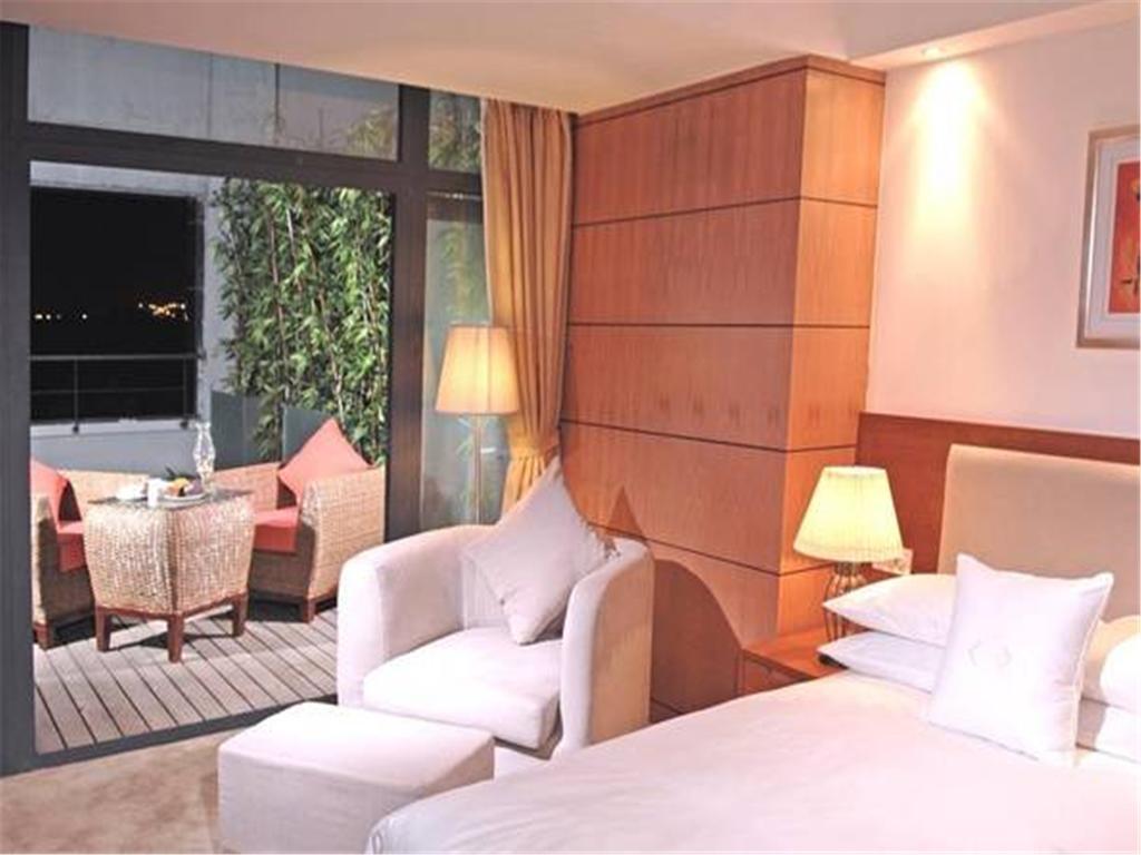 Gloria Plaza Hotel Kangqiao Шанхай Экстерьер фото