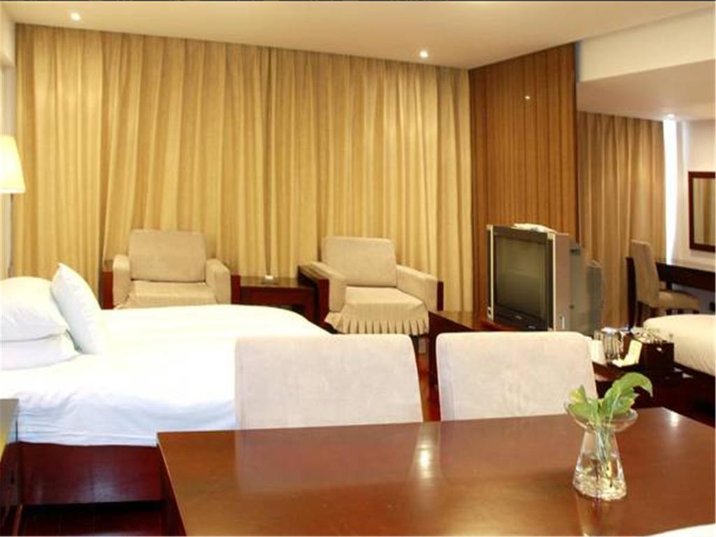 Gloria Plaza Hotel Kangqiao Шанхай Экстерьер фото