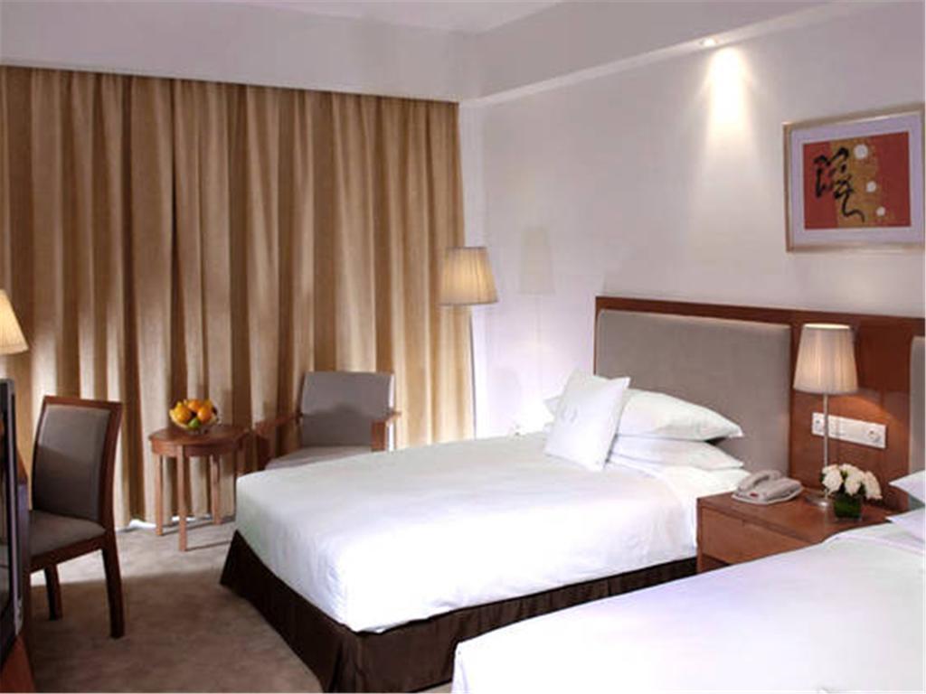 Gloria Plaza Hotel Kangqiao Шанхай Экстерьер фото