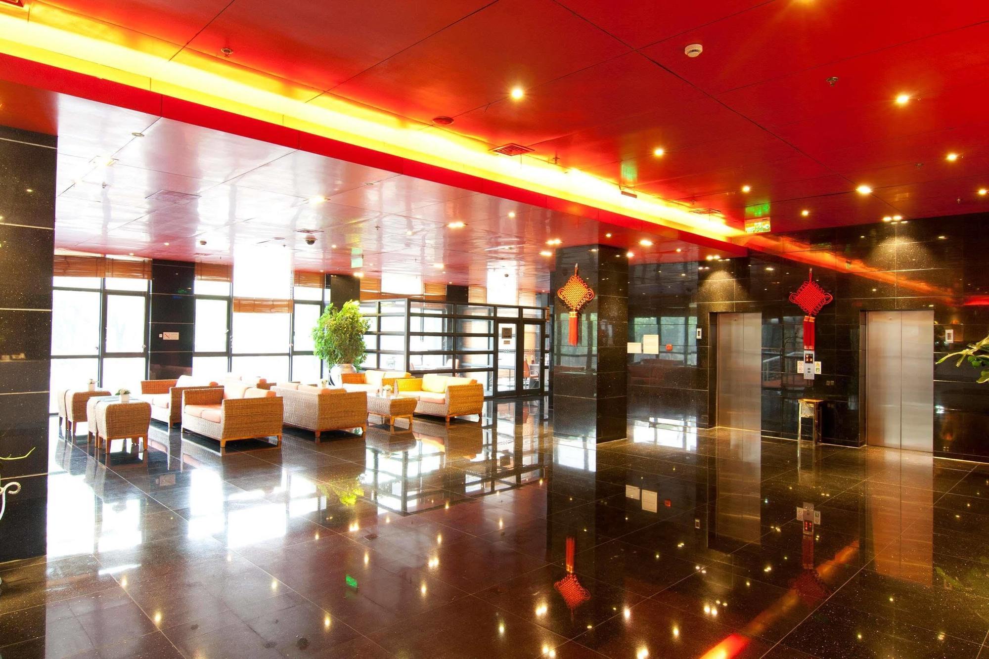 Gloria Plaza Hotel Kangqiao Шанхай Экстерьер фото