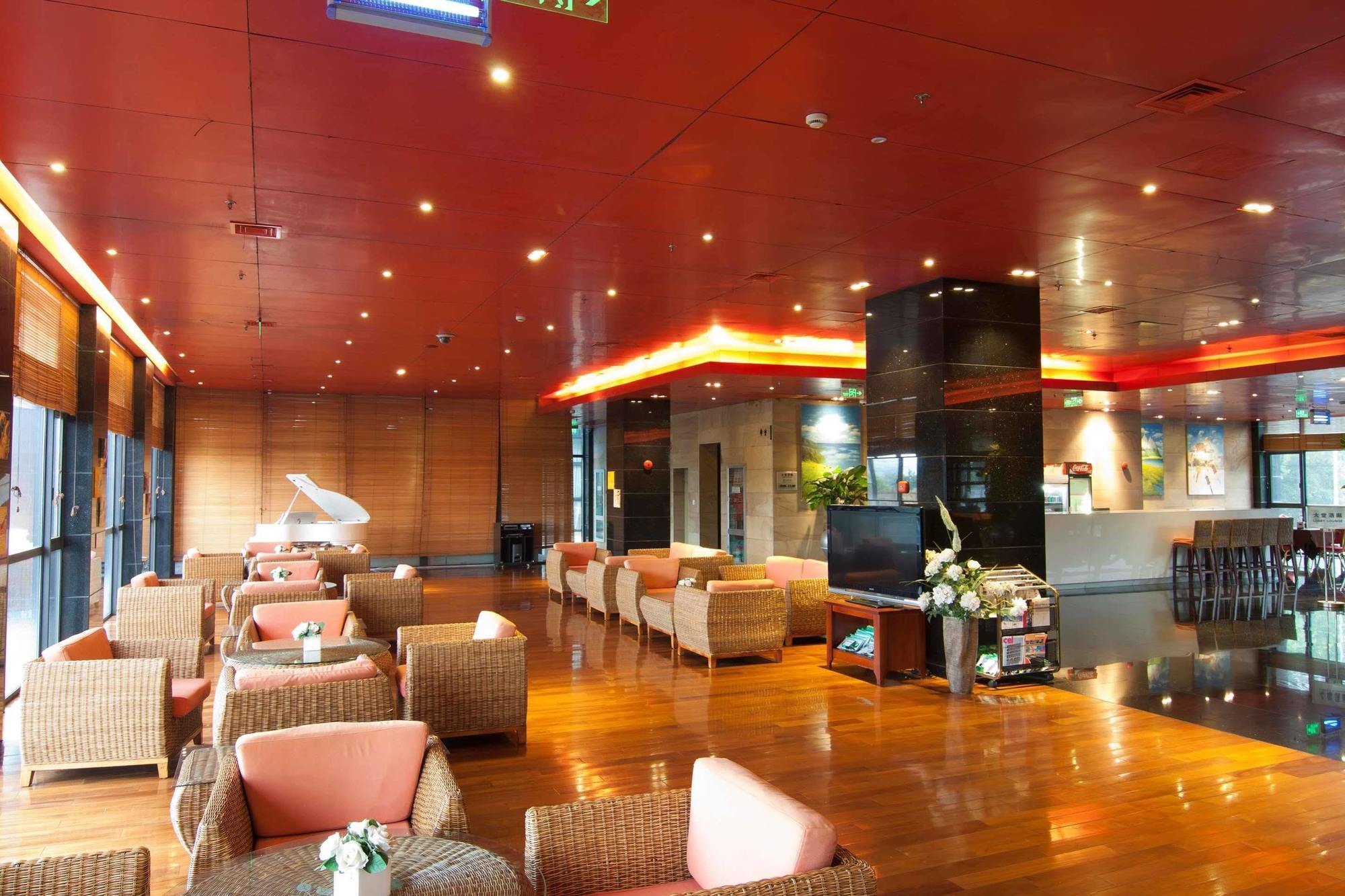 Gloria Plaza Hotel Kangqiao Шанхай Экстерьер фото
