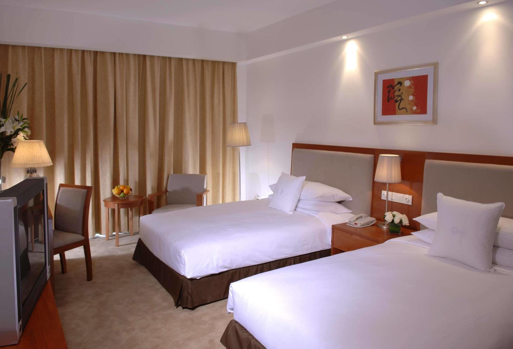 Gloria Plaza Hotel Kangqiao Шанхай Номер фото