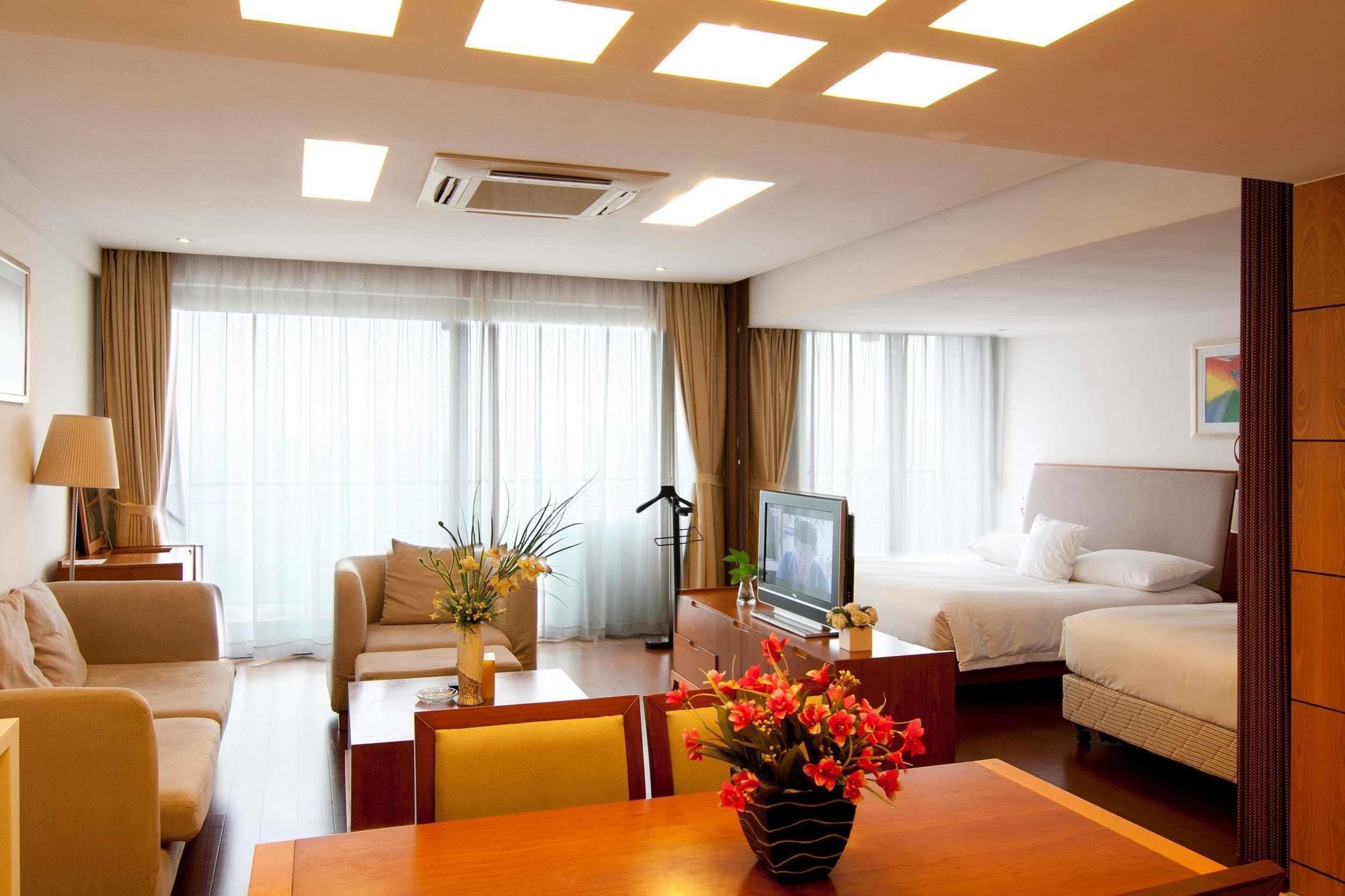 Gloria Plaza Hotel Kangqiao Шанхай Экстерьер фото