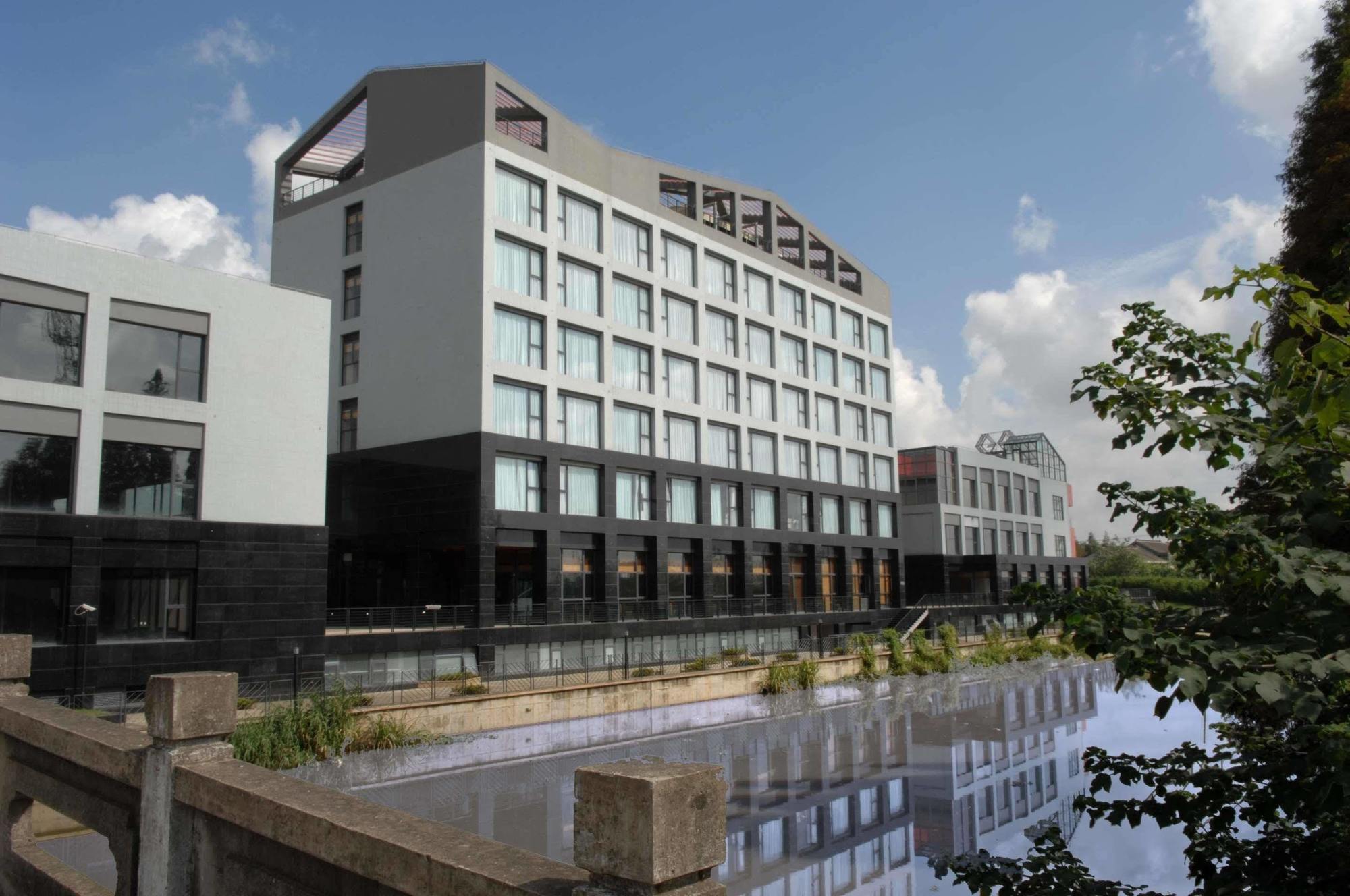 Gloria Plaza Hotel Kangqiao Шанхай Экстерьер фото